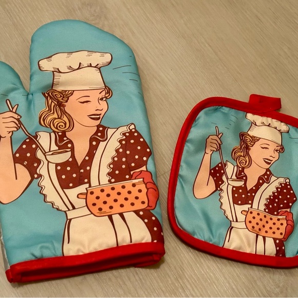 Vintage Oven Mitt & Pot Holder Set - Retro Woman Design, Heat Resistant, Decor - Picture 3 of 13